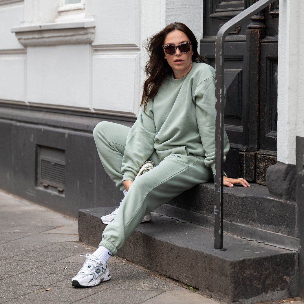 Wiem, z czym nosić modne New Balance 530 tej wiosny. Zaufaj mi, sama będziesz chciała się tak ubrać